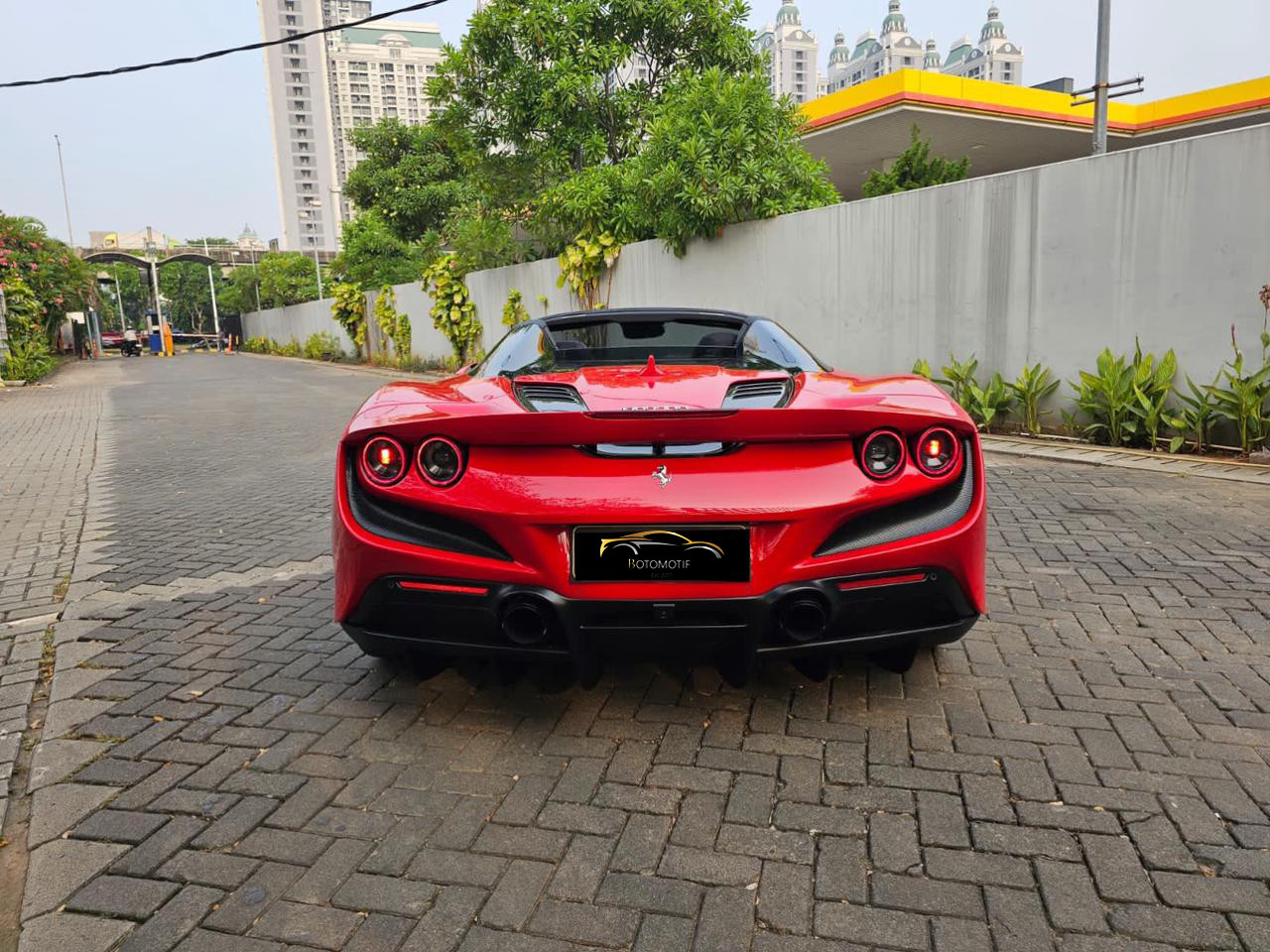 2023 Ferrari F8 Spider 3.9L V8 2023 Ferrari F8 Spider 3.9L V8