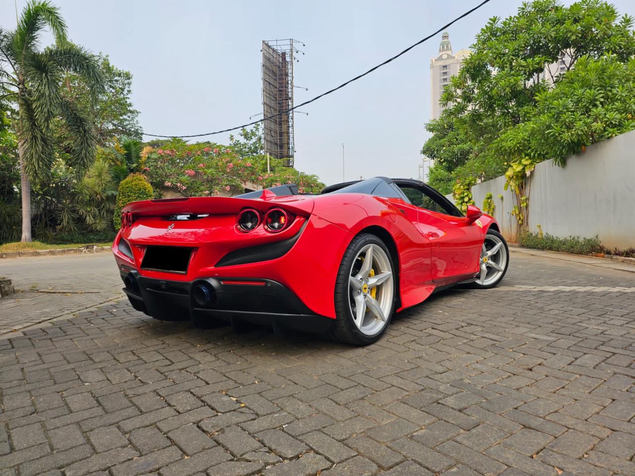 2023 Ferrari F8 Spider 3.9L V8 2023 Ferrari F8 Spider 3.9L V8