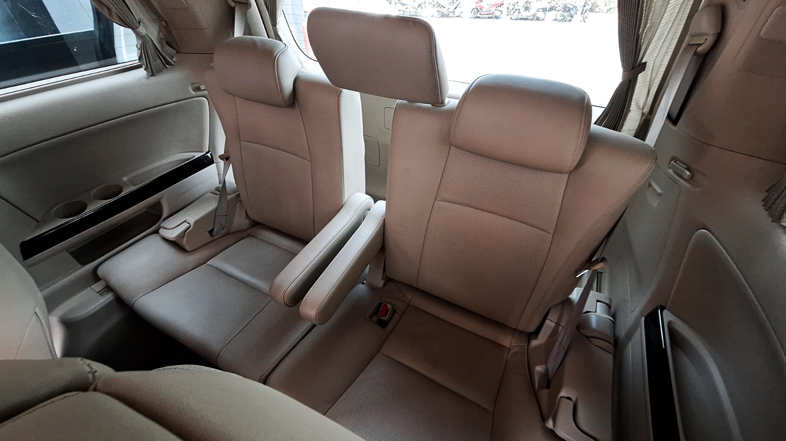 2012 Toyota Alphard 2012 Toyota Alphard