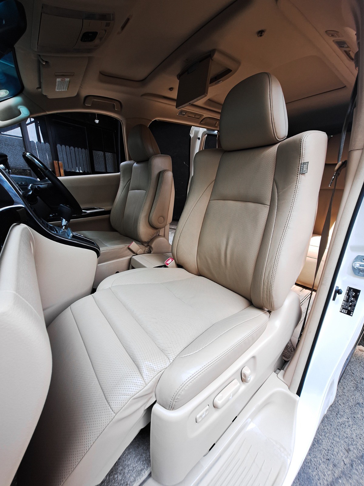 2012 Toyota Alphard 2012 Toyota Alphard