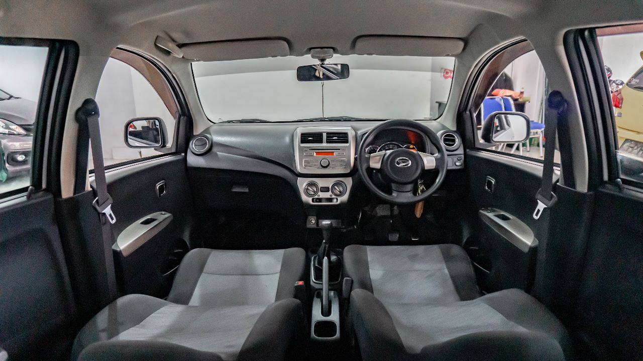Old 2016 Daihatsu Ayla 1.0L X MT 1.0L X MT