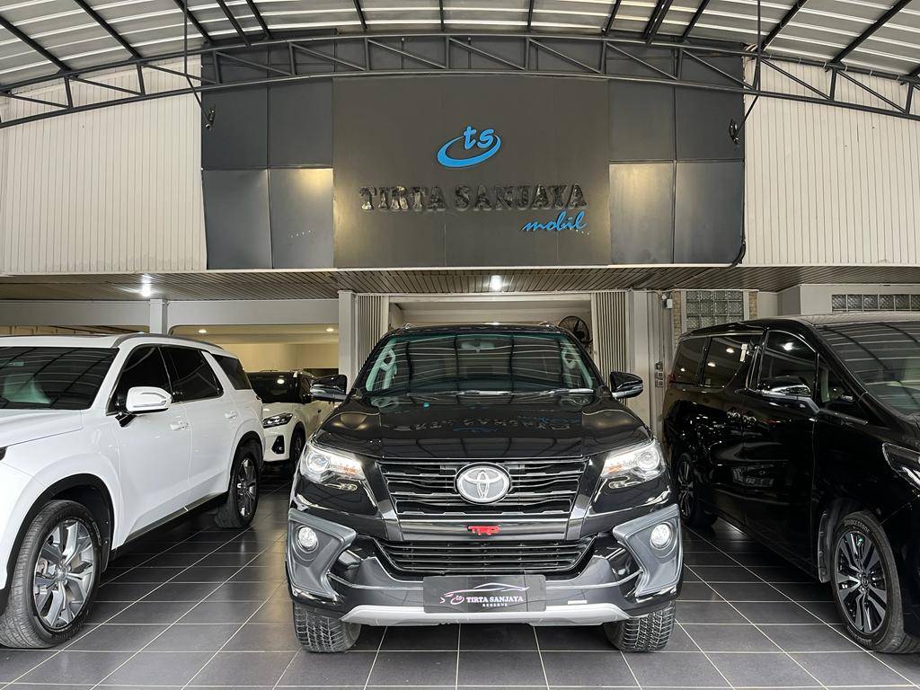 Used 2019 Toyota Fortuner VRZ 4X2 TRD 2.4L AT VRZ 4X2 TRD 2.4L AT
