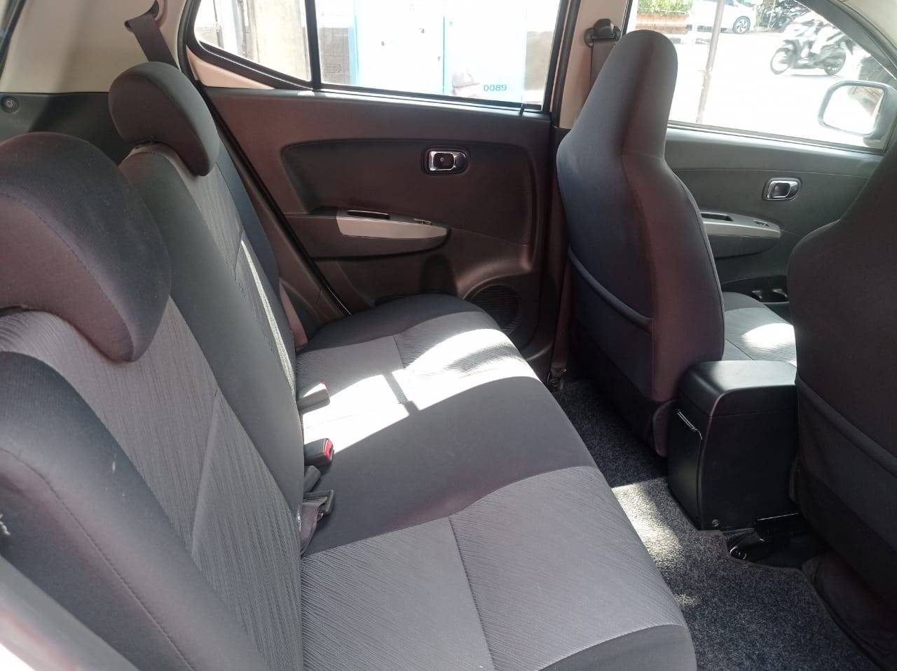 2015 Toyota Agya 1.0L G M/T 1.0L G M/T tua