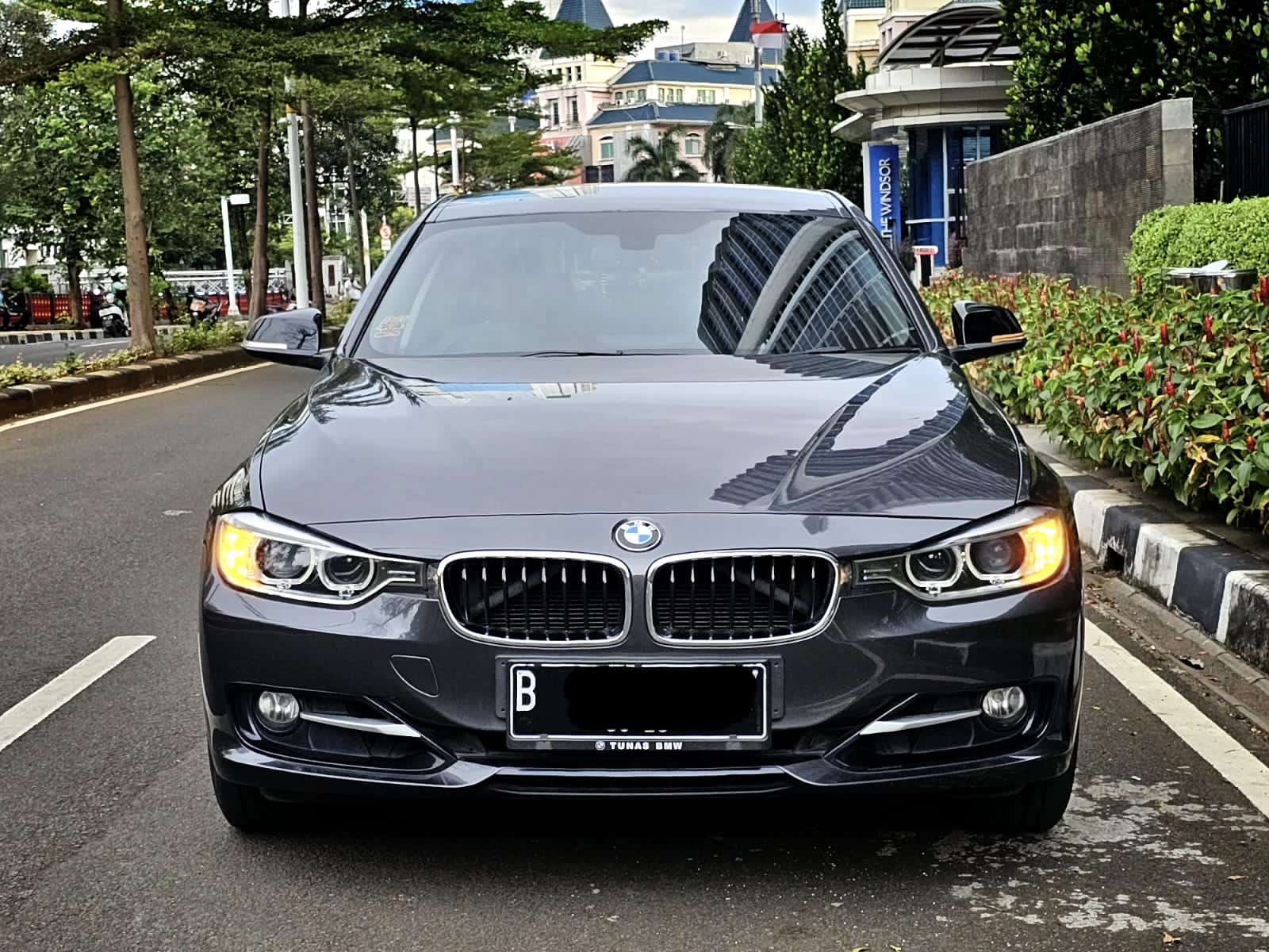 2015 BMW 3 Series Sedan  320i F30 SPORT Bekas 2015 BMW 3 Series Sedan  320i F30 SPORT Bekas