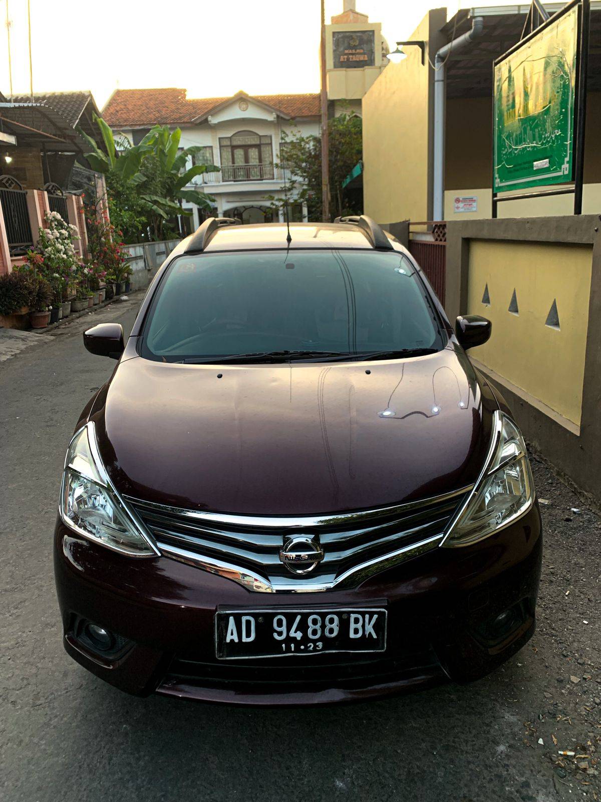 Second Hand 2013 Nissan Grand Livina  1.5 SV MT