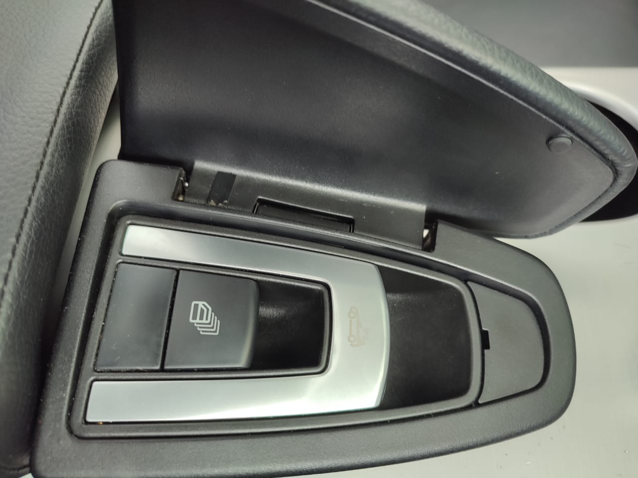 2013 Mercedes Benz SLK-Class SLK 200 1.8L CGI 2013 Mercedes Benz SLK-Class SLK 200 1.8L CGI