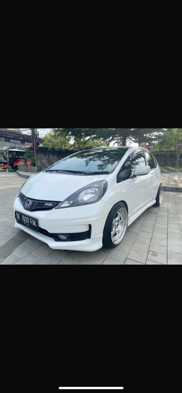 Second Hand 2013 Honda Jazz  1.5 GE8 AT Second Hand 2013 Honda Jazz  1.5 GE8 AT