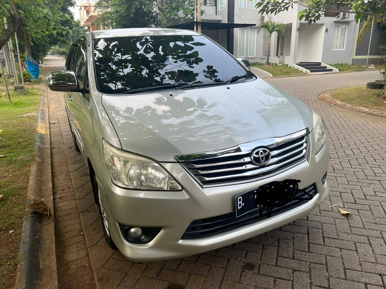 2013 Toyota Kijang Innova Bekas 2013 Toyota Kijang Innova Bekas