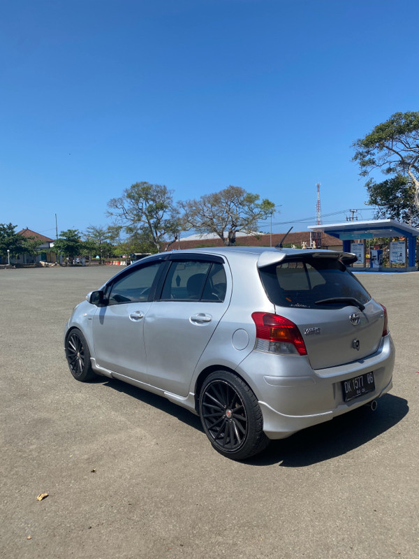 2011 Toyota Yaris 2011 Toyota Yaris