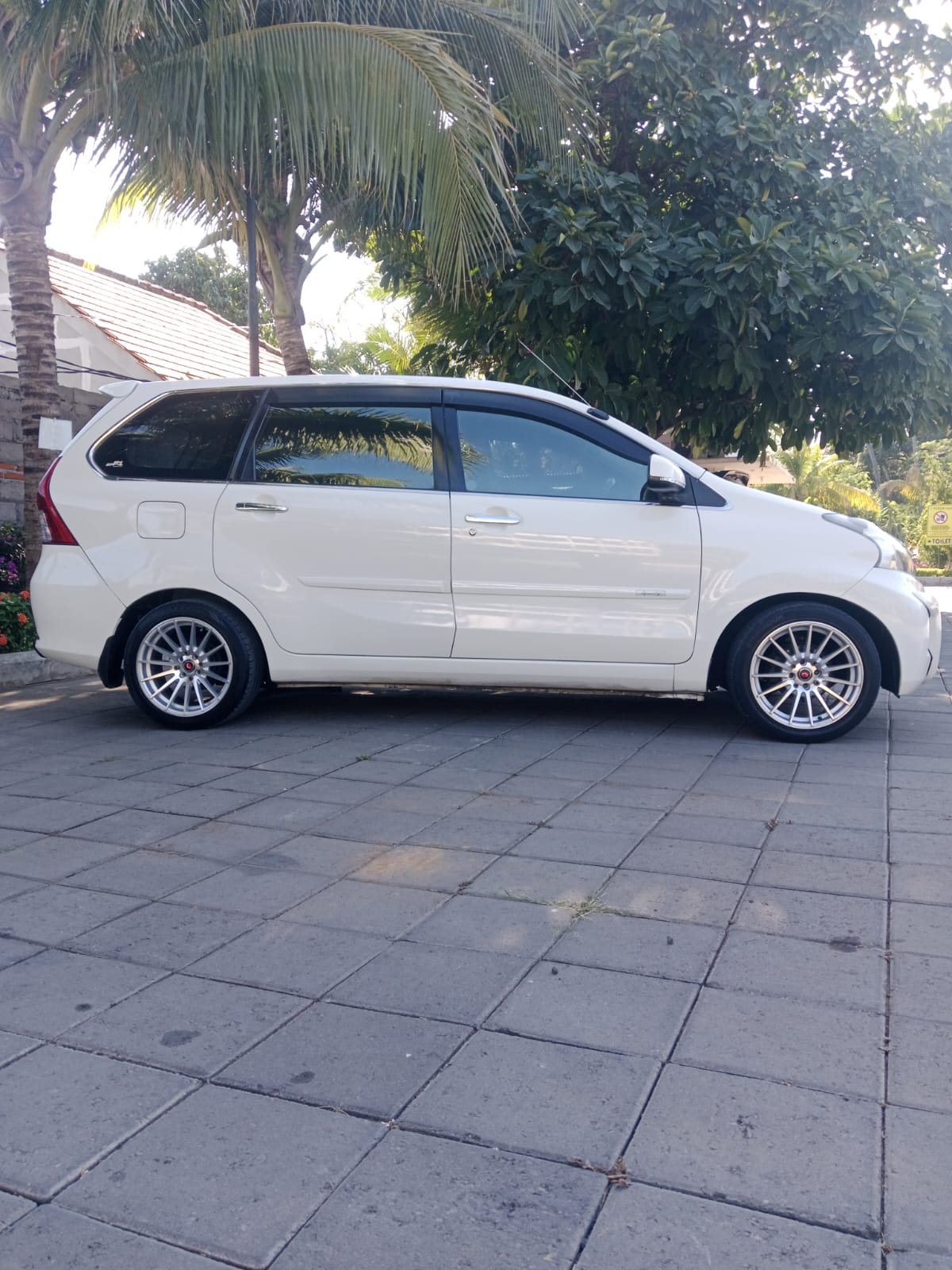 2014 Daihatsu Xenia 2014 Daihatsu Xenia