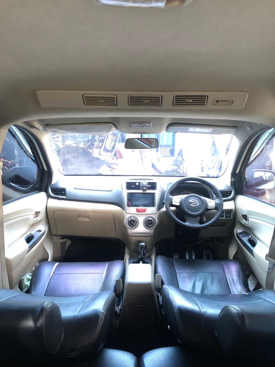 2015 Daihatsu Xenia  1.3L R DLX MT 2015 Daihatsu Xenia  1.3L R DLX MT