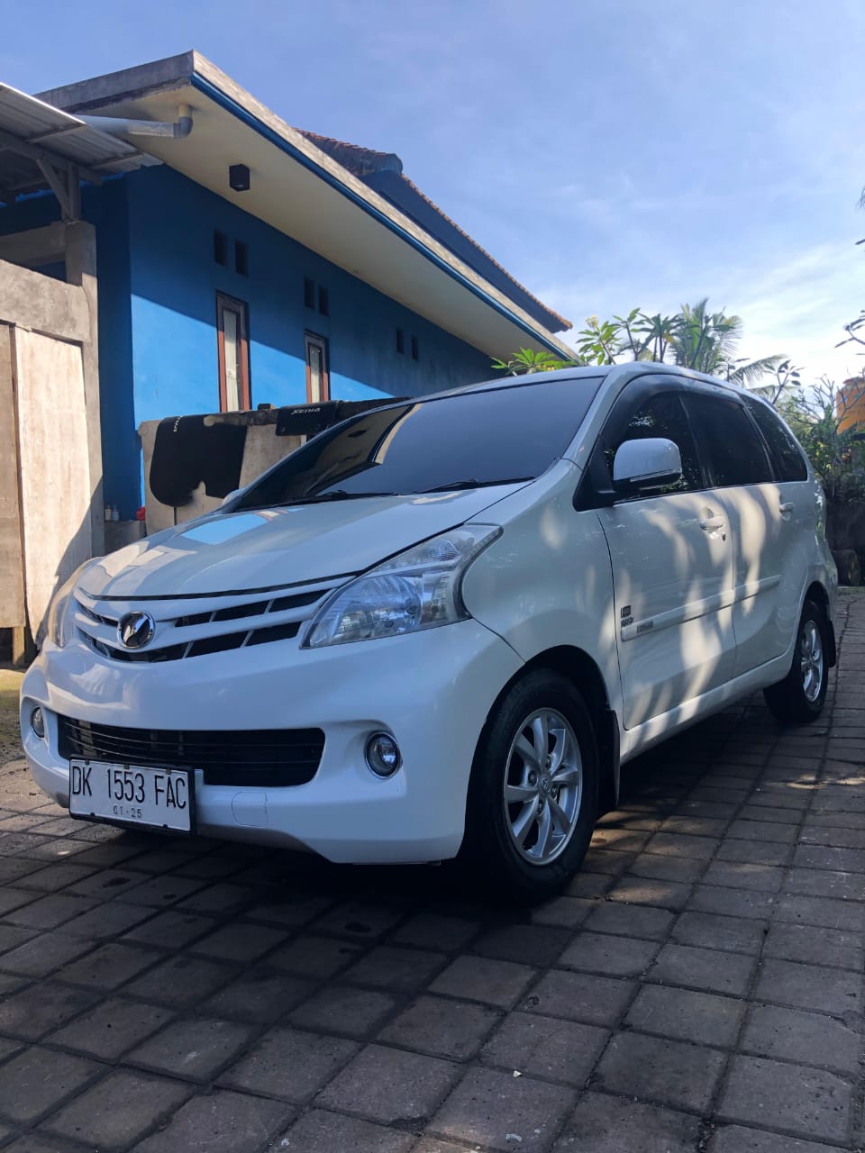 2015 Daihatsu Xenia  1.3L R DLX MT 2015 Daihatsu Xenia  1.3L R DLX MT