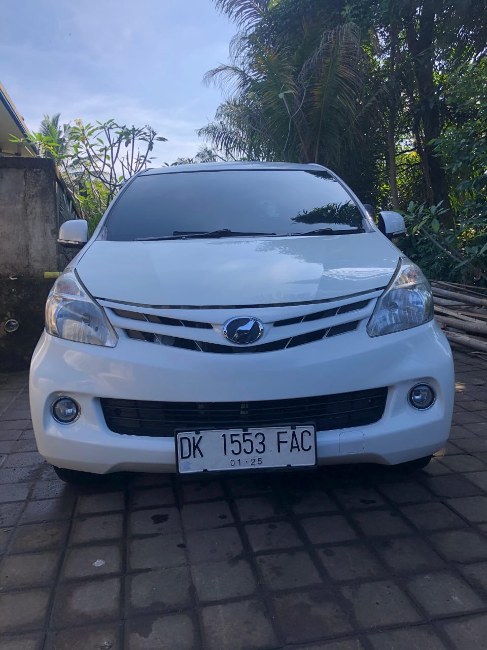 Second Hand 2015 Daihatsu Xenia  1.3L R DLX MT Second Hand 2015 Daihatsu Xenia  1.3L R DLX MT