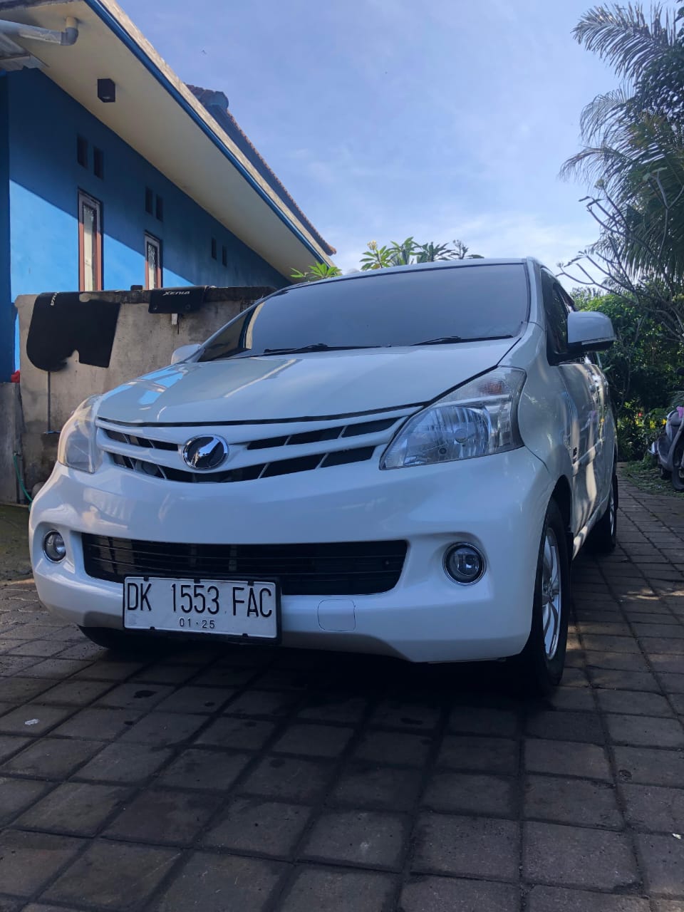 2015 Daihatsu Xenia  1.3L R DLX MT 2015 Daihatsu Xenia  1.3L R DLX MT