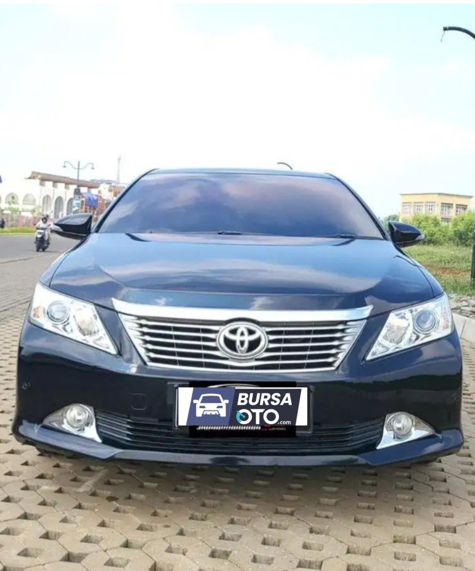 2012 Toyota Camry 2.5 V AT Bekas 2012 Toyota Camry 2.5 V AT Bekas