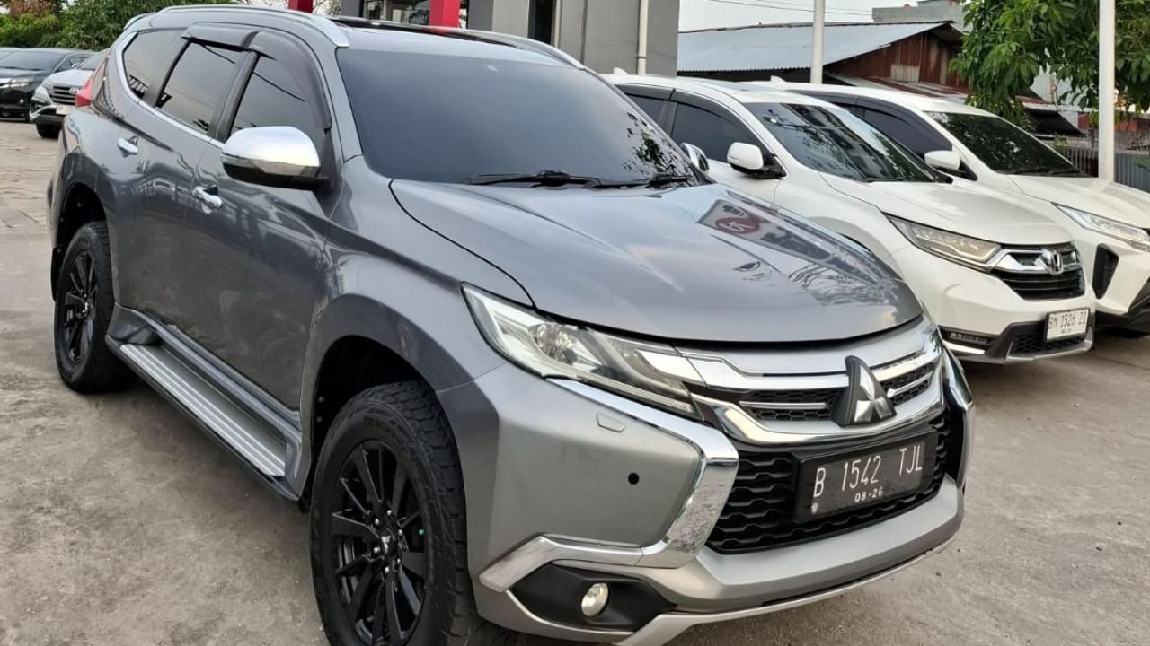 2016 Mitsubishi Pajero Sport Dakar AT 4x2 2016 Mitsubishi Pajero Sport Dakar AT 4x2