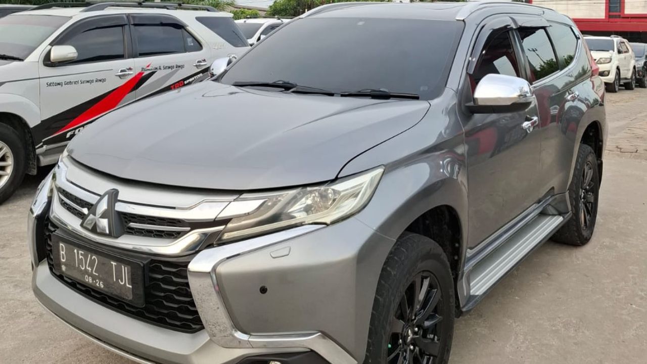 2016 Mitsubishi Pajero Sport Dakar AT 4x2 2016 Mitsubishi Pajero Sport Dakar AT 4x2