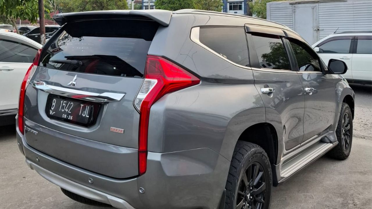 2016 Mitsubishi Pajero Sport Dakar AT 4x2 2016 Mitsubishi Pajero Sport Dakar AT 4x2