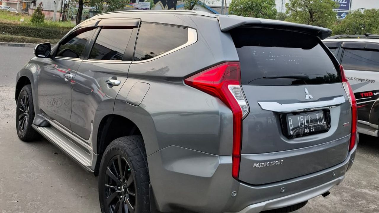 2016 Mitsubishi Pajero Sport Dakar AT 4x2 2016 Mitsubishi Pajero Sport Dakar AT 4x2