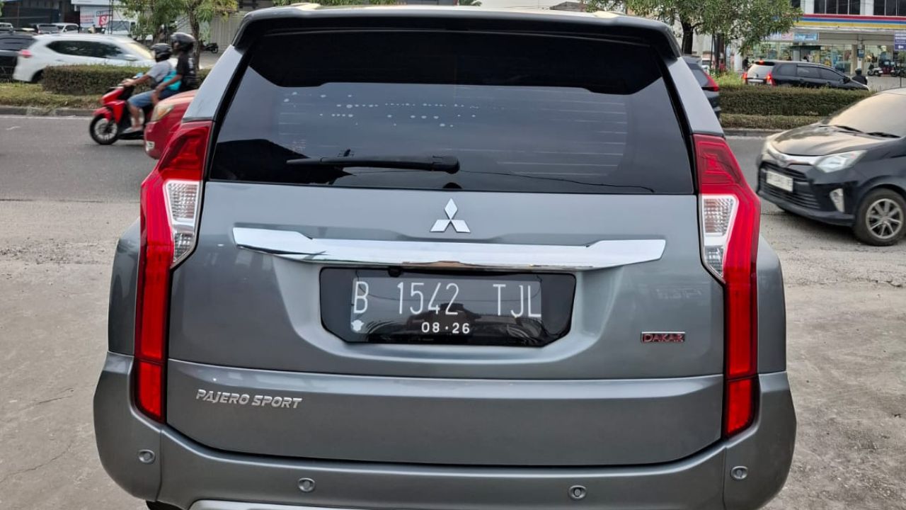 2016 Mitsubishi Pajero Sport Dakar AT 4x2 2016 Mitsubishi Pajero Sport Dakar AT 4x2