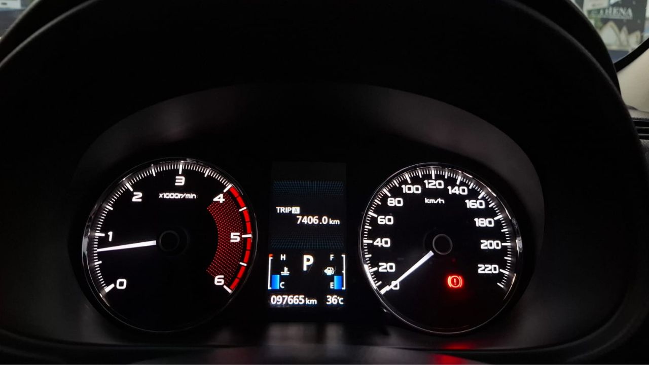 2016 Mitsubishi Pajero Sport Dakar AT 4x2 2016 Mitsubishi Pajero Sport Dakar AT 4x2