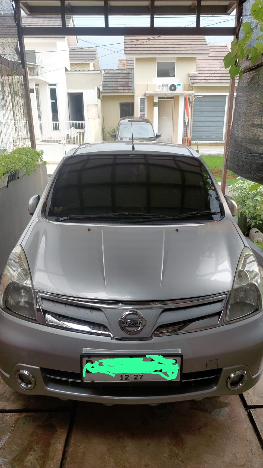 2012 Nissan Grand Livina  SV AT Bekas 2012 Nissan Grand Livina  SV AT Bekas