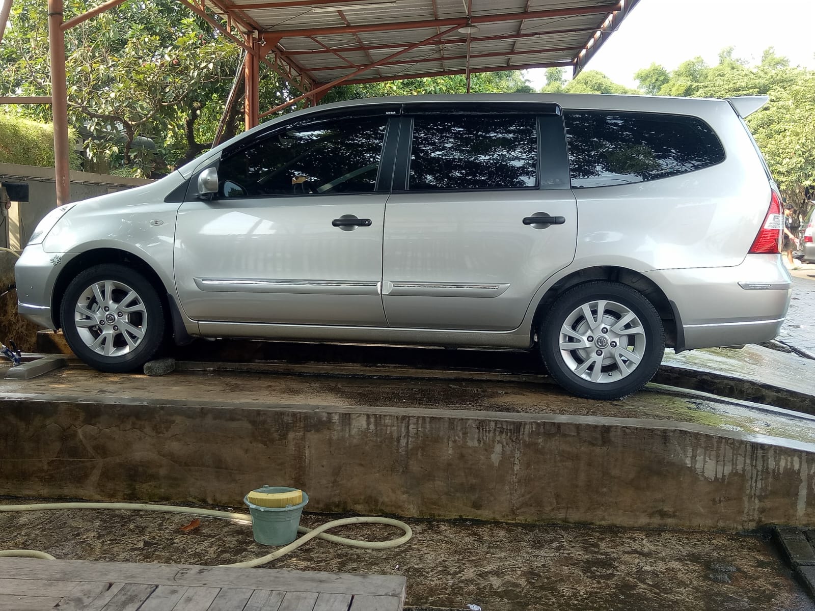 2012 Nissan Grand Livina  SV AT 2012 Nissan Grand Livina  SV AT
