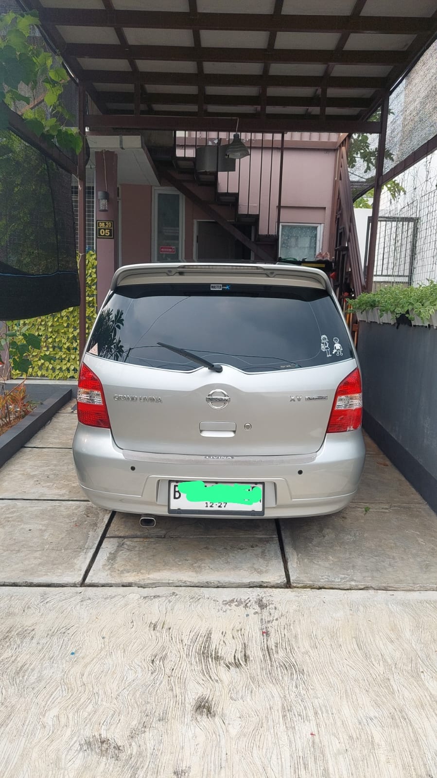 2012 Nissan Grand Livina  SV AT 2012 Nissan Grand Livina  SV AT