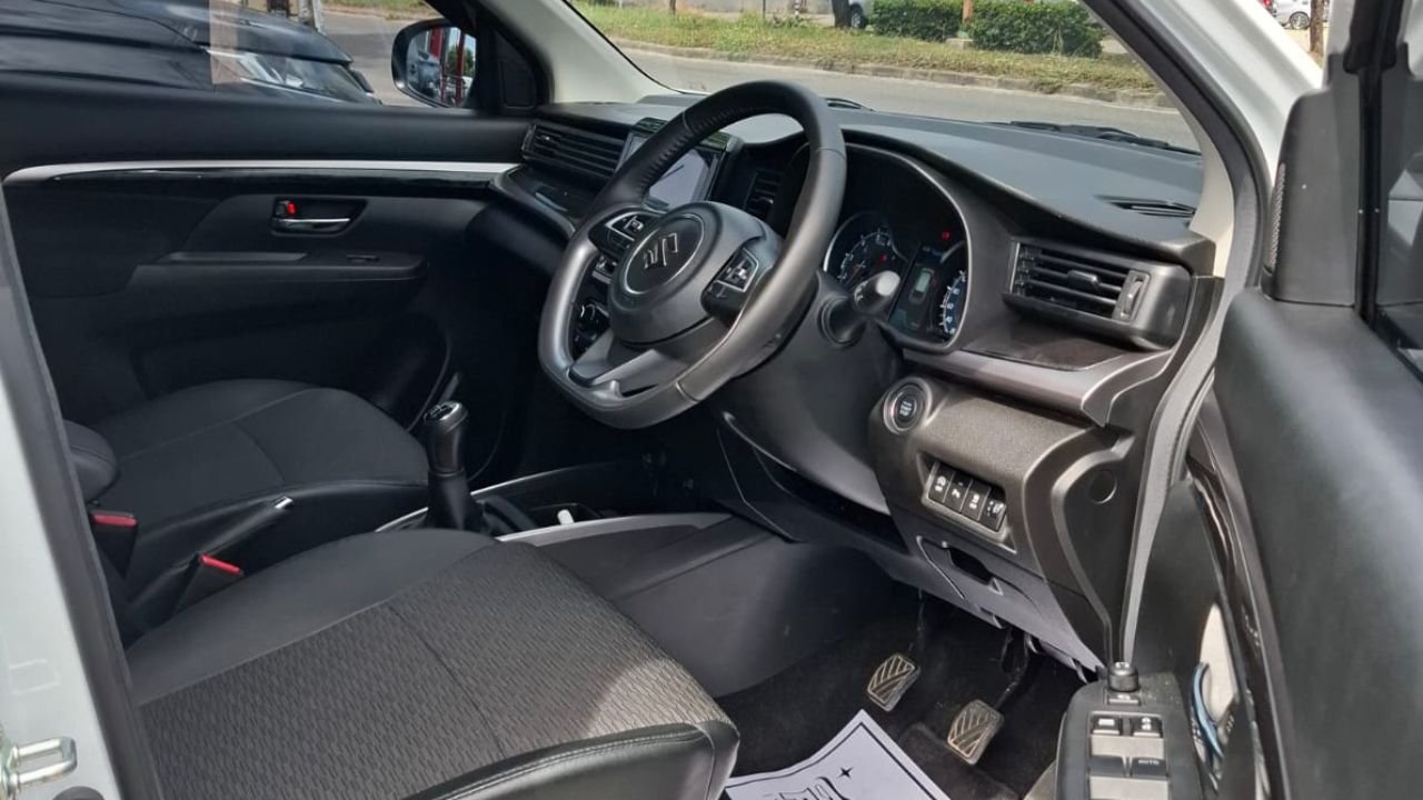 2024 Suzuki XL7 Hybrid Beta MT 2024 Suzuki XL7 Hybrid Beta MT