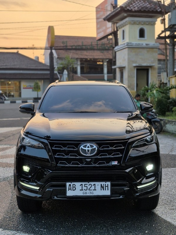 2023 Toyota Fortuner 4x2 2.8 GR Sport AT DSL