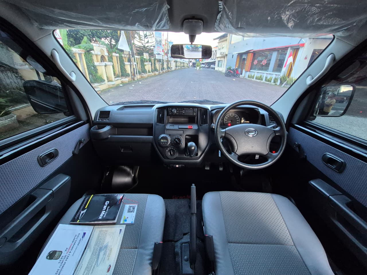 2023 Daihatsu Gran Max MB Minibus 1.5L D Mini Bus MT 2023 Daihatsu Gran Max MB Minibus 1.5L D Mini Bus MT