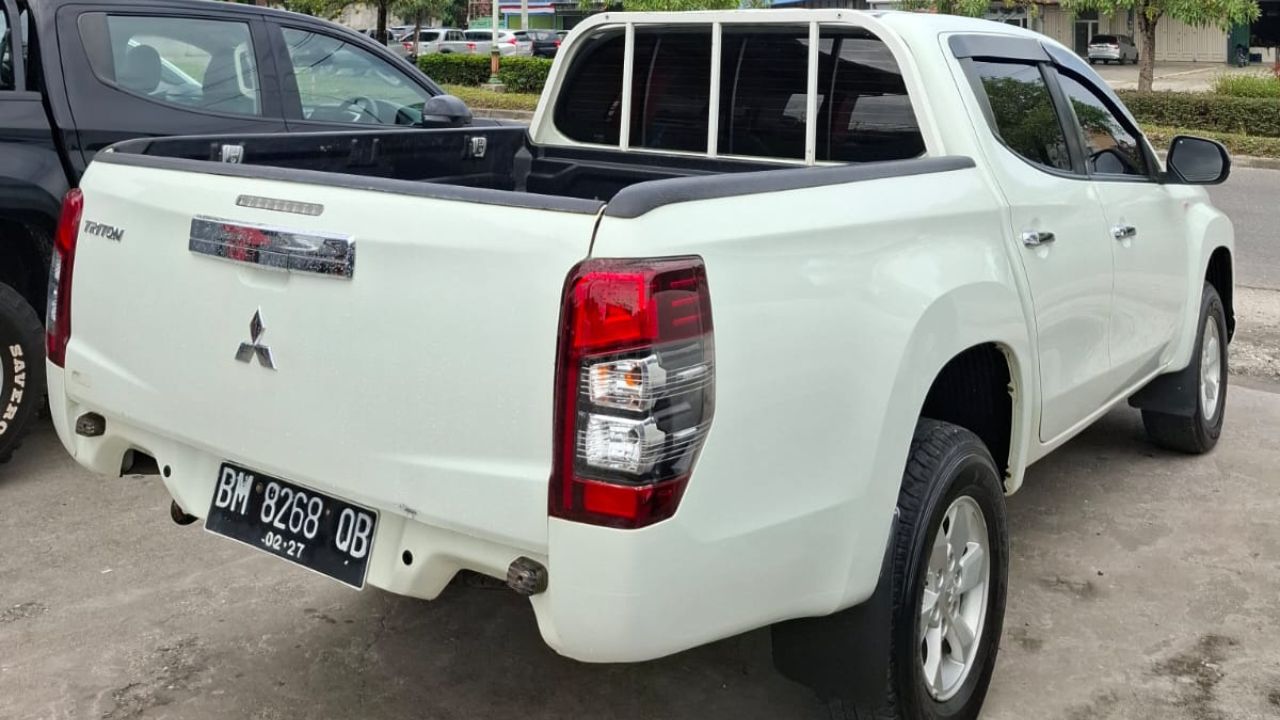 2021 Mitsubishi Triton  GLS MT Double Cab 4WD 2021 Mitsubishi Triton  GLS MT Double Cab 4WD