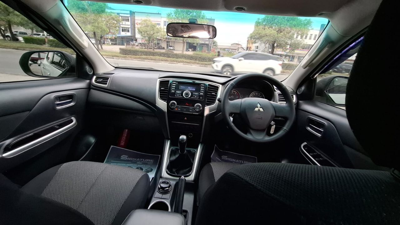 2021 Mitsubishi Triton  GLS MT Double Cab 4WD 2021 Mitsubishi Triton  GLS MT Double Cab 4WD