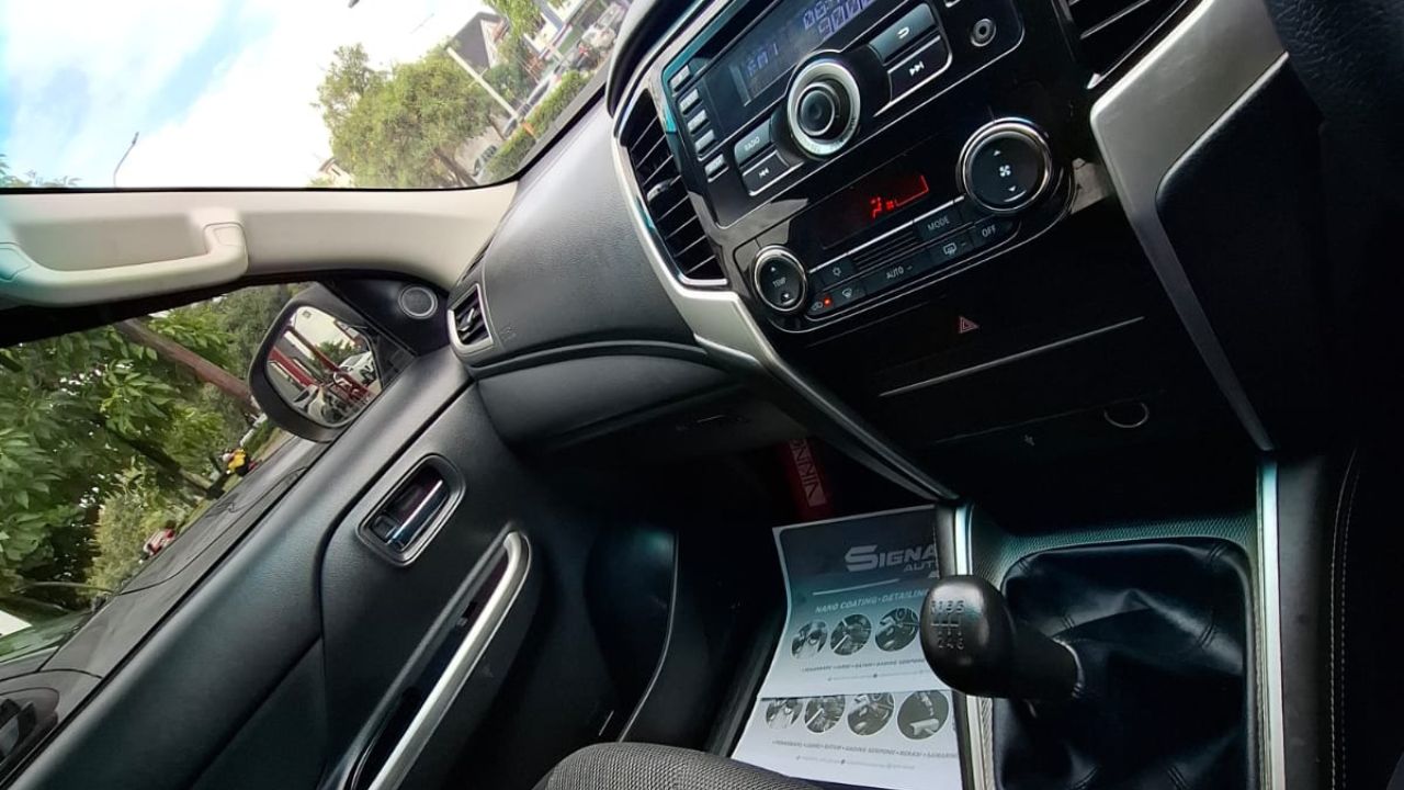 2021 Mitsubishi Triton  GLS MT Double Cab 4WD 2021 Mitsubishi Triton  GLS MT Double Cab 4WD