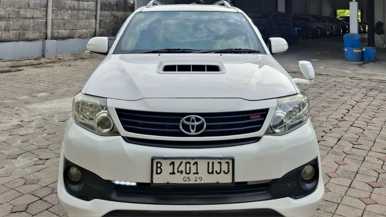 Second Hand 2014 Toyota Fortuner  2.5L G VNT TRD Diesel AT Second Hand 2014 Toyota Fortuner  2.5L G VNT TRD Diesel AT