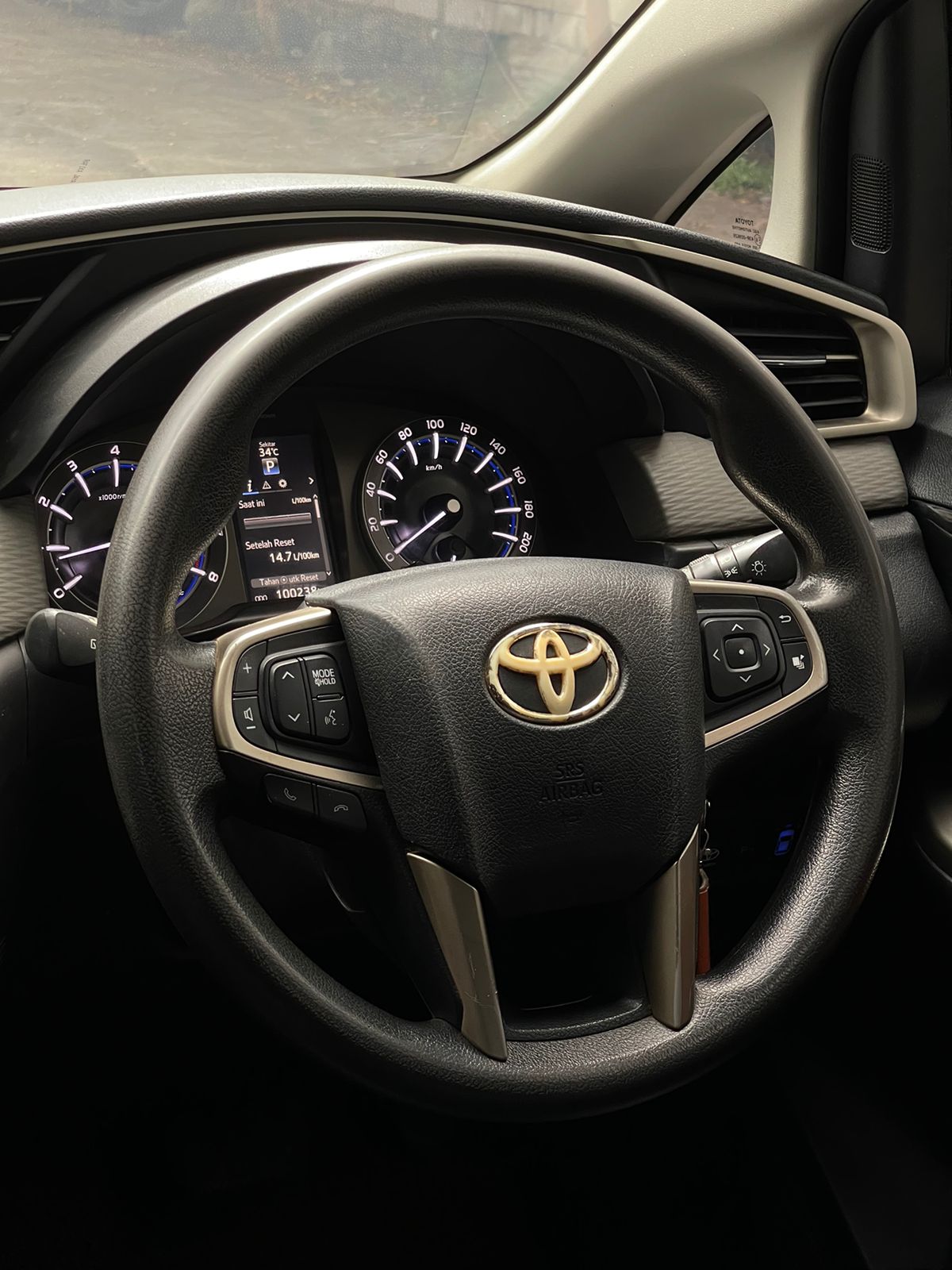 2017 Toyota Kijang Innova 2.0 V AT 2017 Toyota Kijang Innova 2.0 V AT