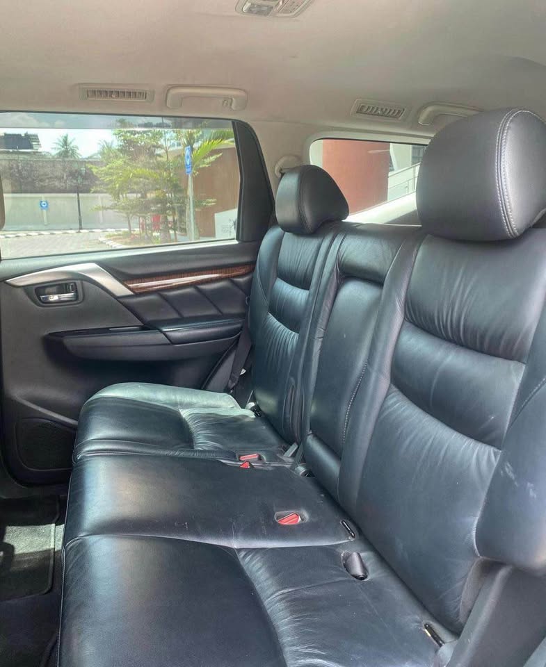 2016 Mitsubishi Pajero Sport Dakar AT 4x2 2016 Mitsubishi Pajero Sport Dakar AT 4x2