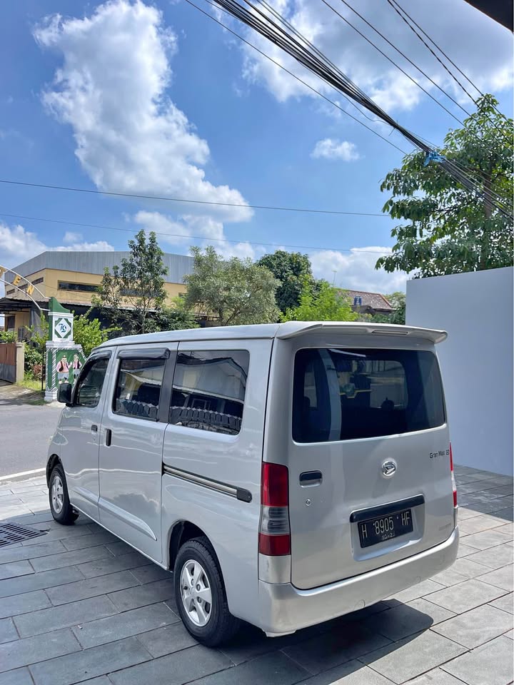 2013 Daihatsu Gran Max MB Minibus 1.3L D Mini Bus MT 2013 Daihatsu Gran Max MB Minibus 1.3L D Mini Bus MT