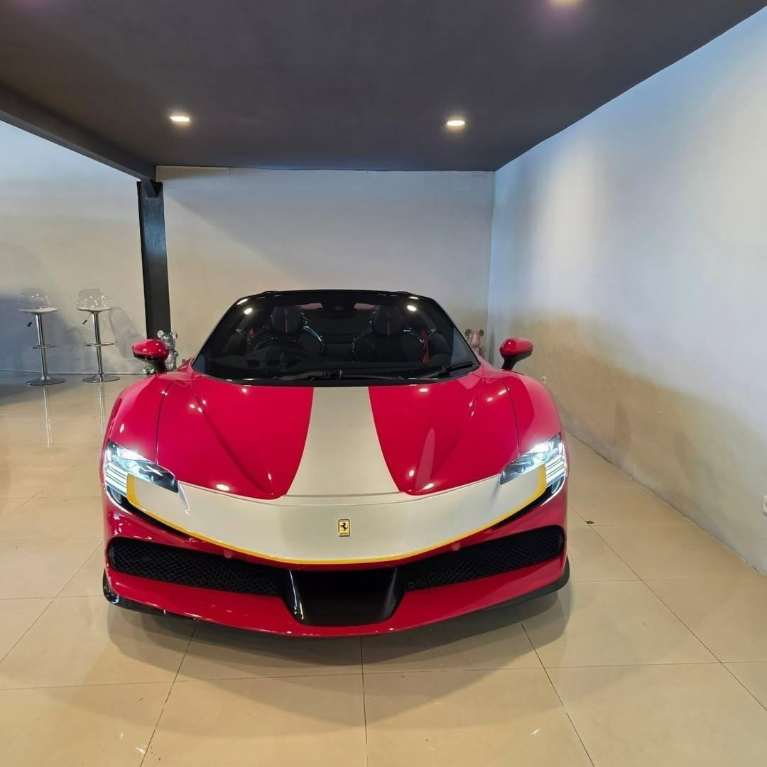 2023 Ferrari SF90 Spider 4.0L 2023 Ferrari SF90 Spider 4.0L