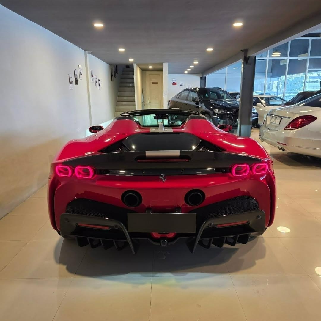 2023 Ferrari SF90 Spider 4.0L 2023 Ferrari SF90 Spider 4.0L