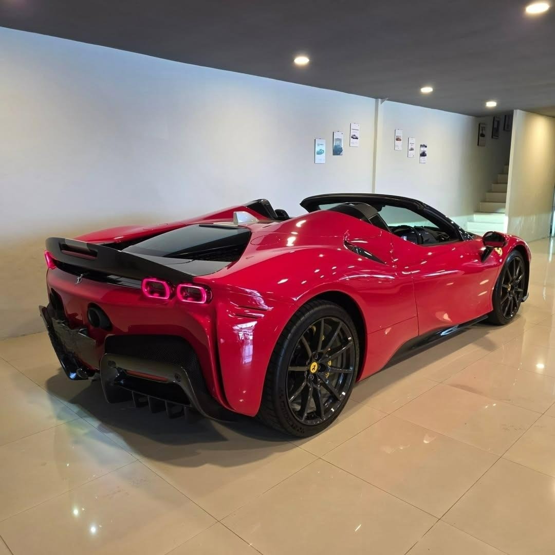 2023 Ferrari SF90 Spider 4.0L 2023 Ferrari SF90 Spider 4.0L