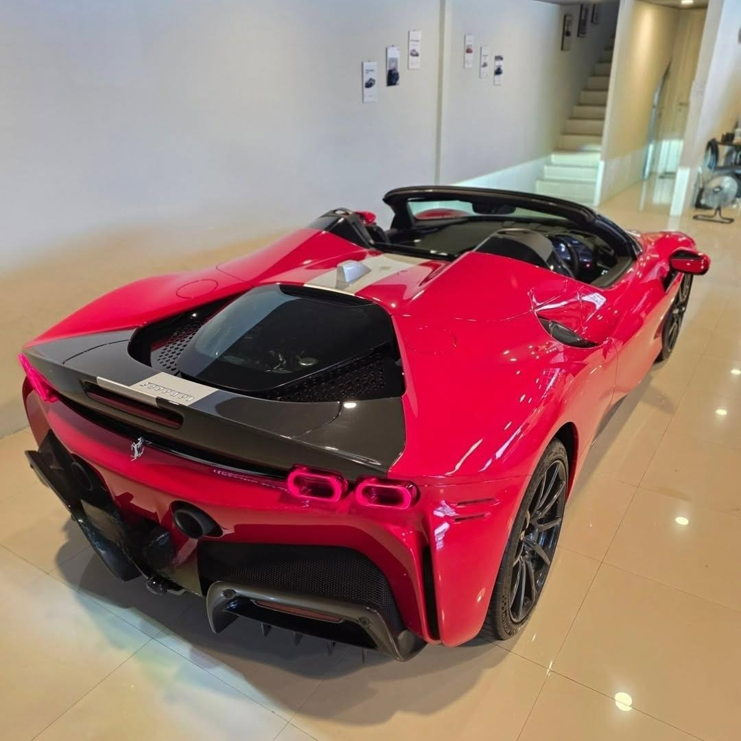 2023 Ferrari SF90 Spider 4.0L 2023 Ferrari SF90 Spider 4.0L