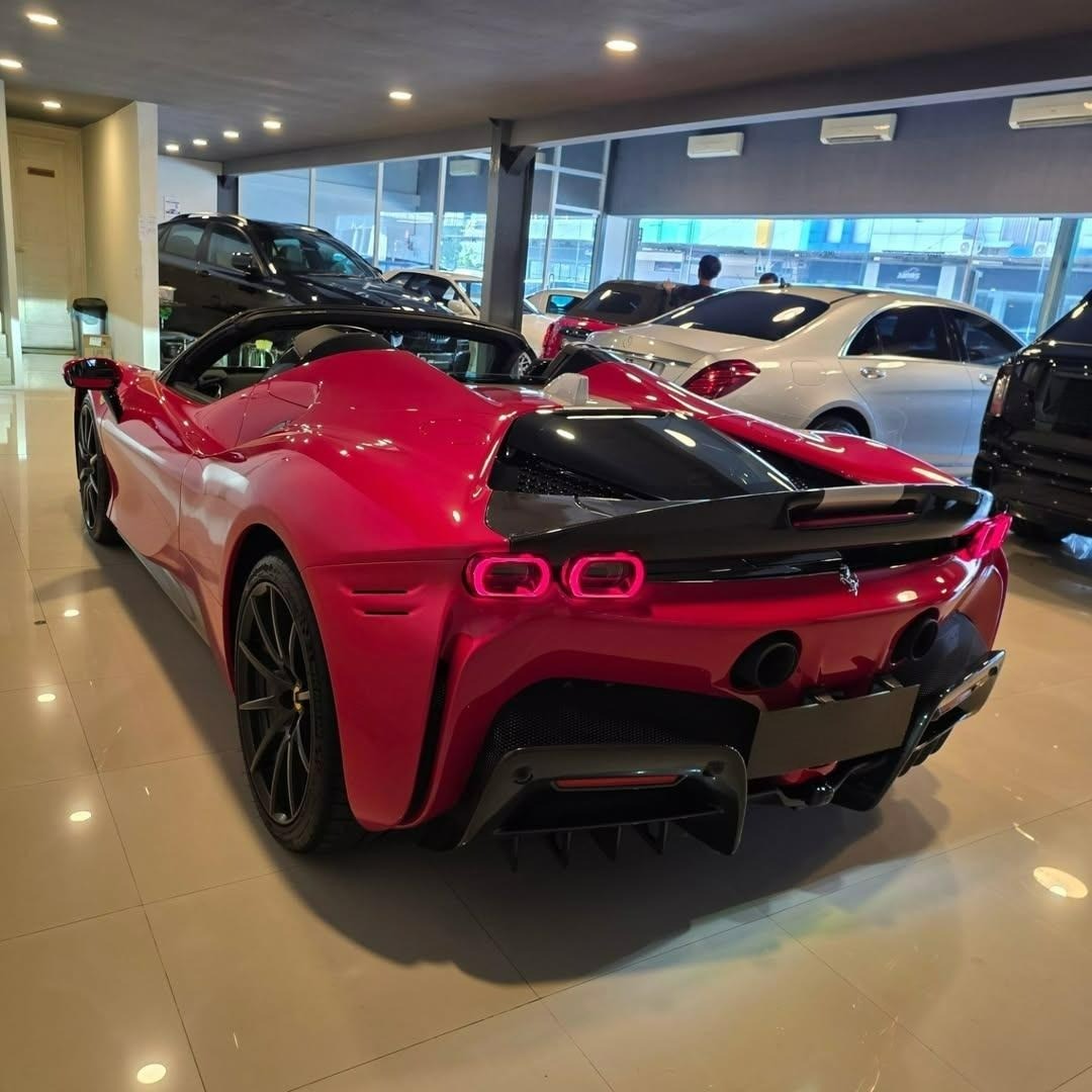 2023 Ferrari SF90 Spider 4.0L 2023 Ferrari SF90 Spider 4.0L