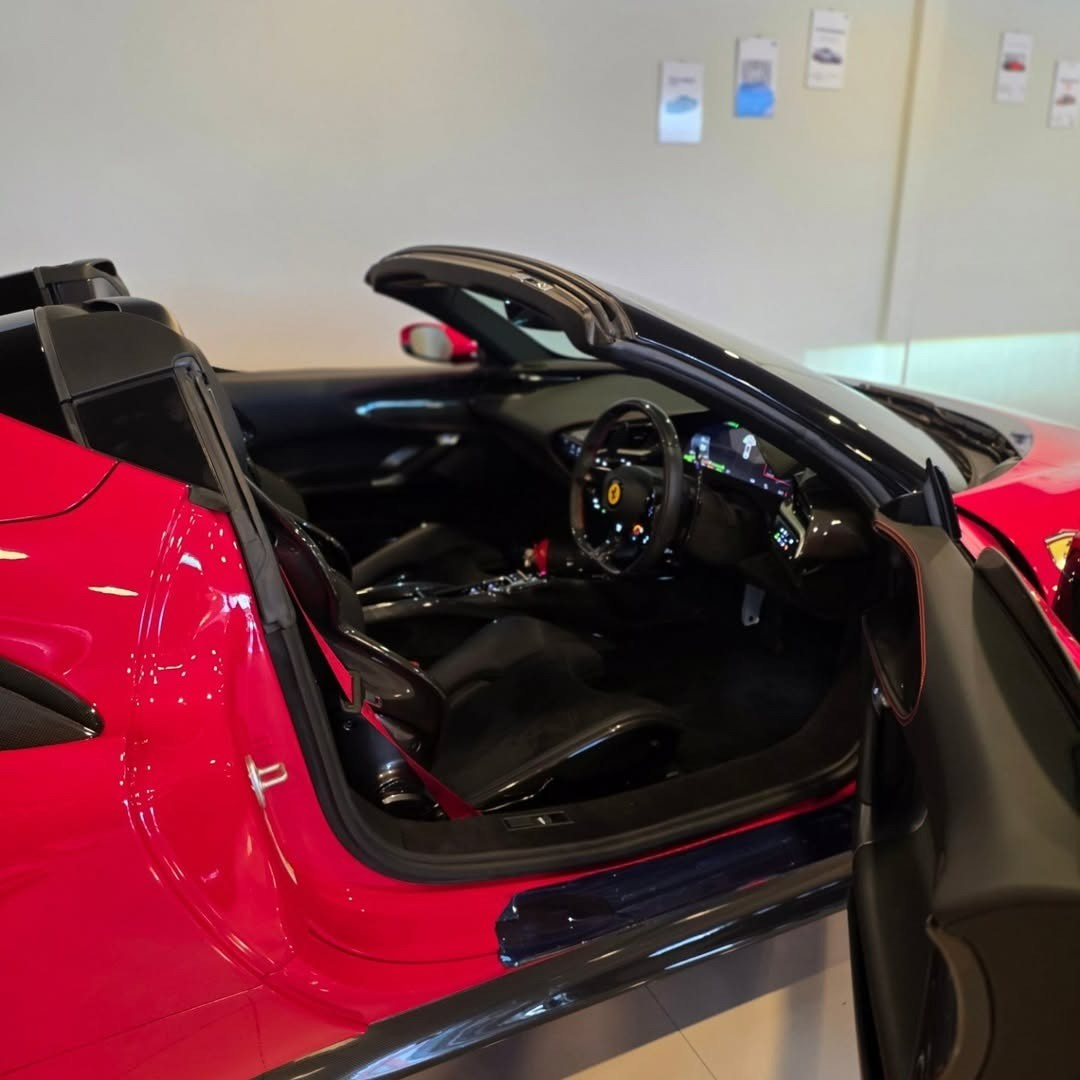 2023 Ferrari SF90 Spider 4.0L 2023 Ferrari SF90 Spider 4.0L