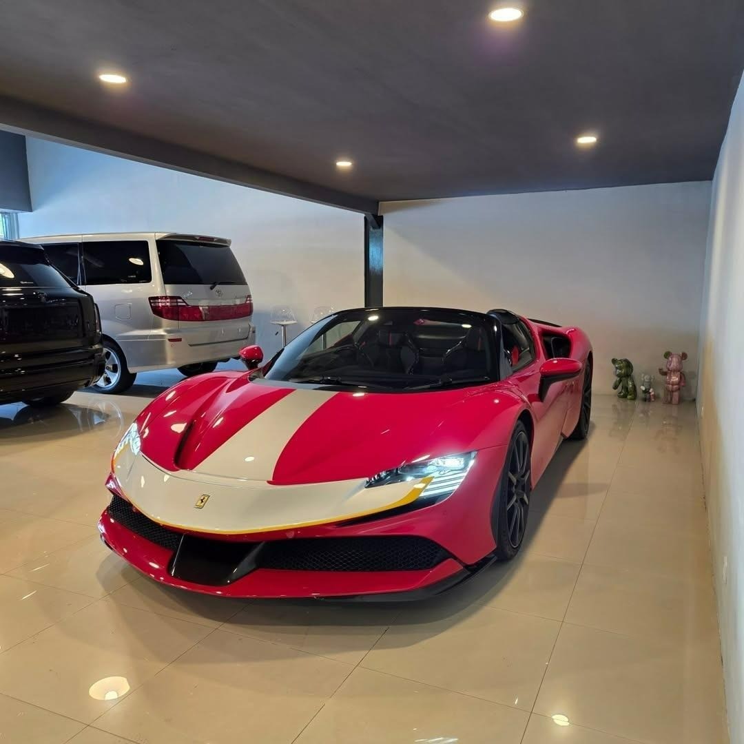 2023 Ferrari SF90 Spider 4.0L 2023 Ferrari SF90 Spider 4.0L