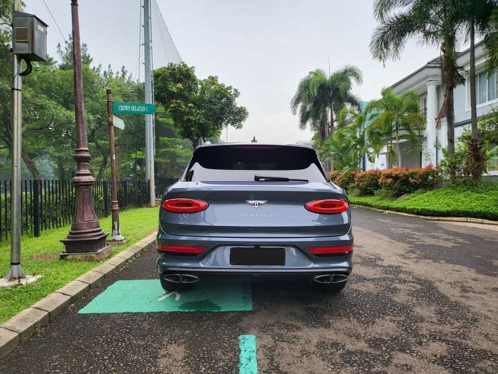 2022 Bentley Bentayga 4.0 L 2022 Bentley Bentayga 4.0 L