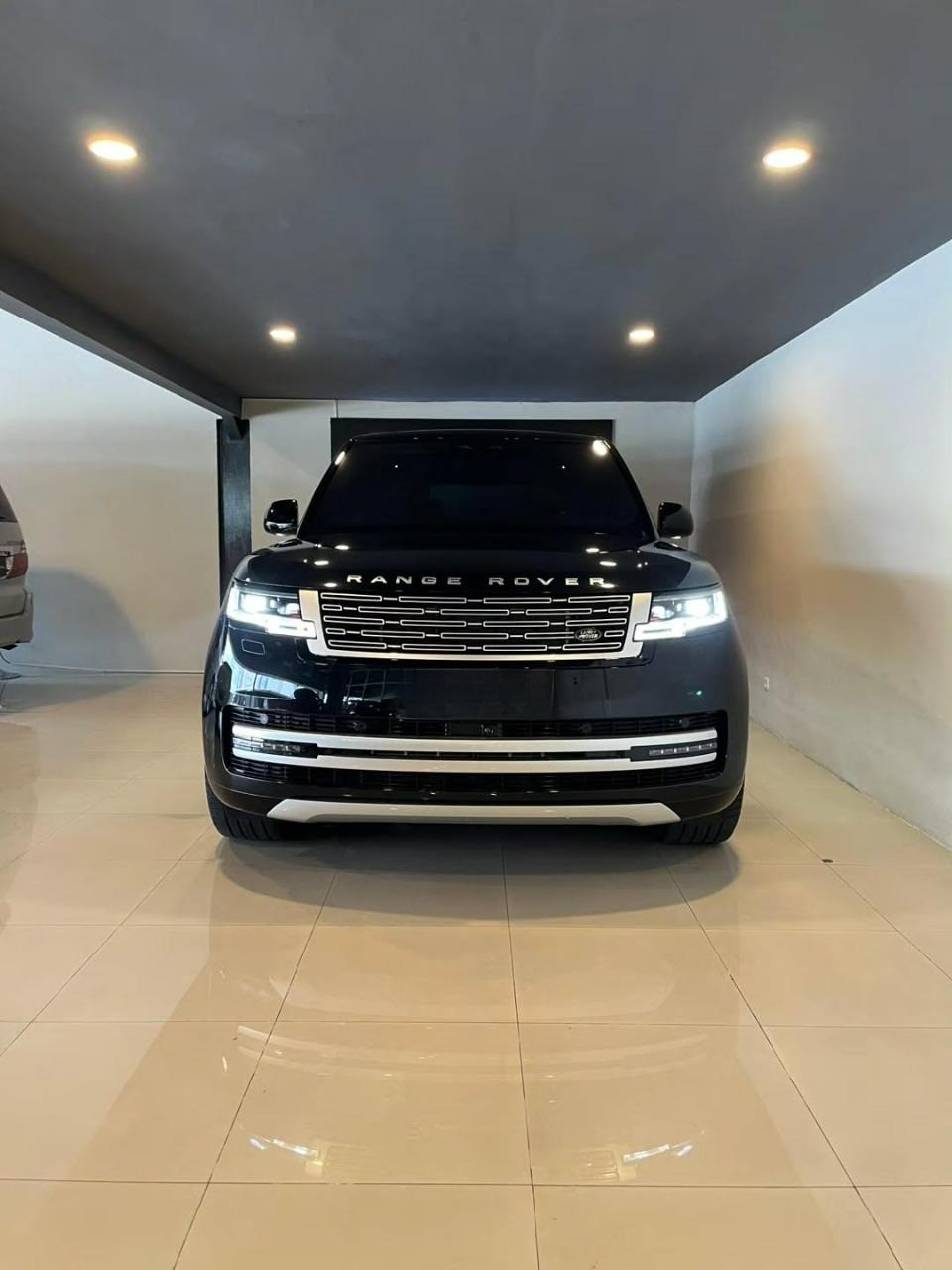 Second Hand 2023 Land Rover Range Rover Vogue VOGUE 3.0 LWB Second Hand 2023 Land Rover Range Rover Vogue VOGUE 3.0 LWB