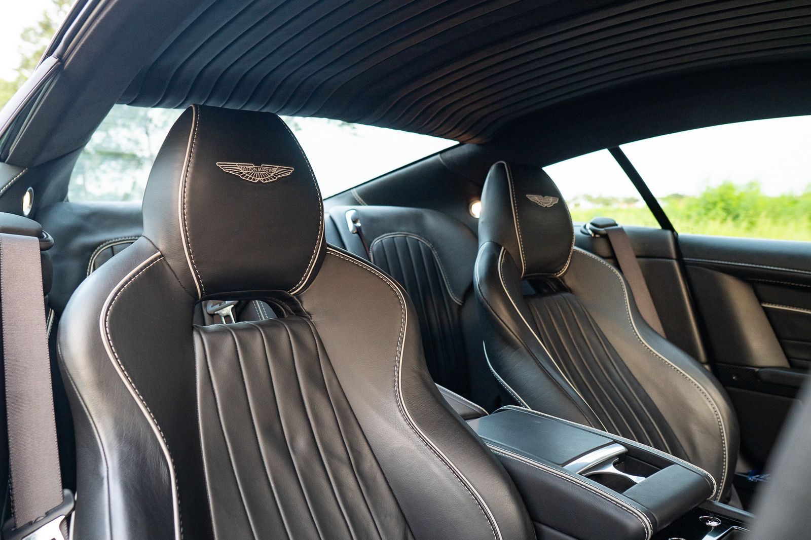 2016 Aston Martin DB9 GT 2016 Aston Martin DB9 GT