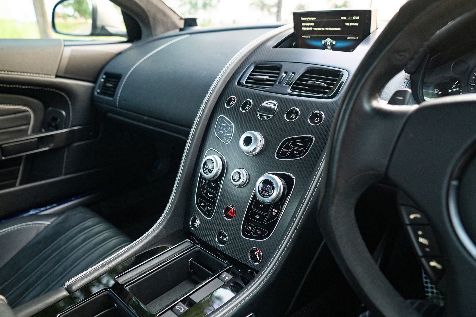 2016 Aston Martin DB9 GT 2016 Aston Martin DB9 GT