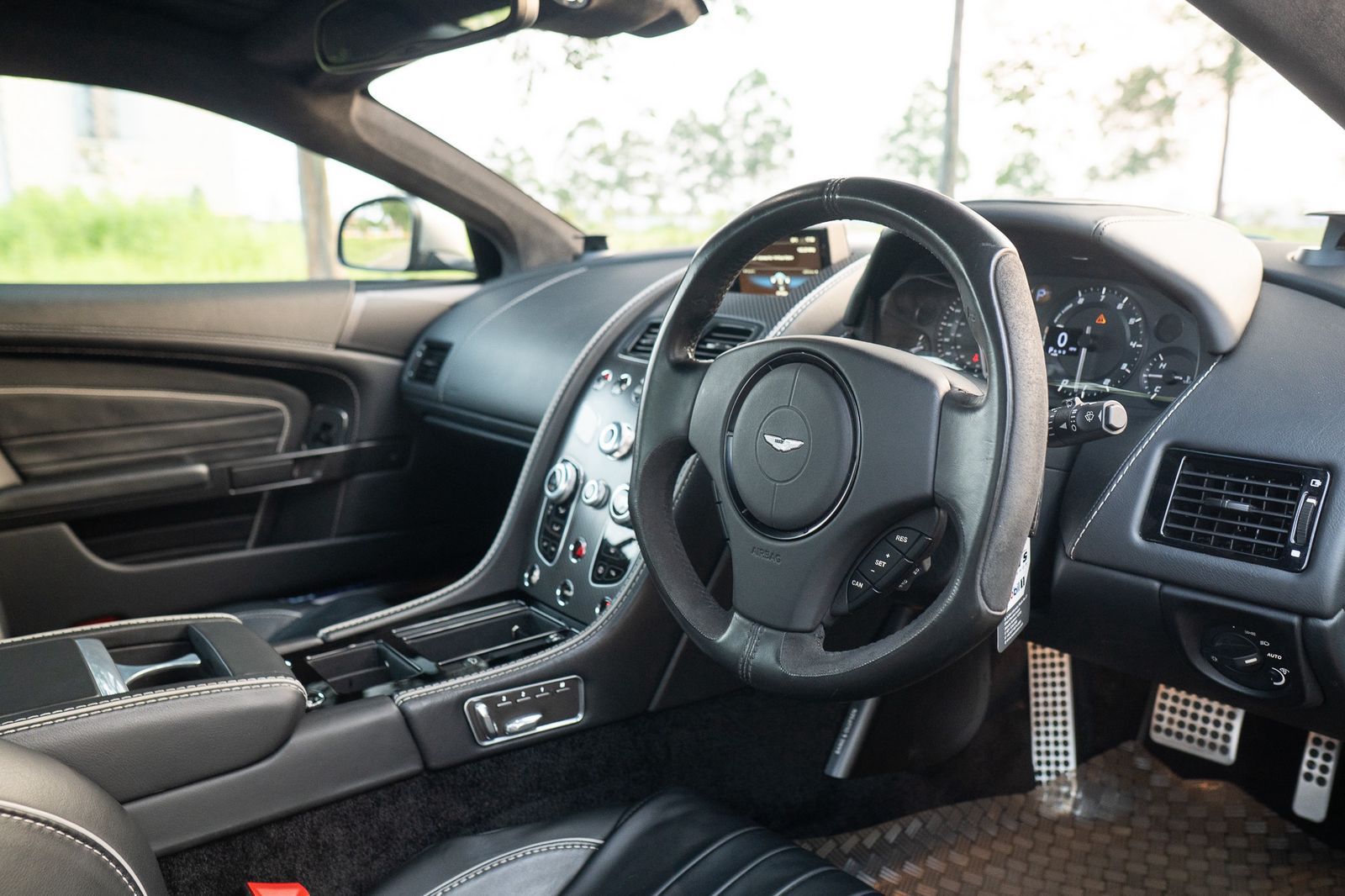 2016 Aston Martin DB9 GT 2016 Aston Martin DB9 GT